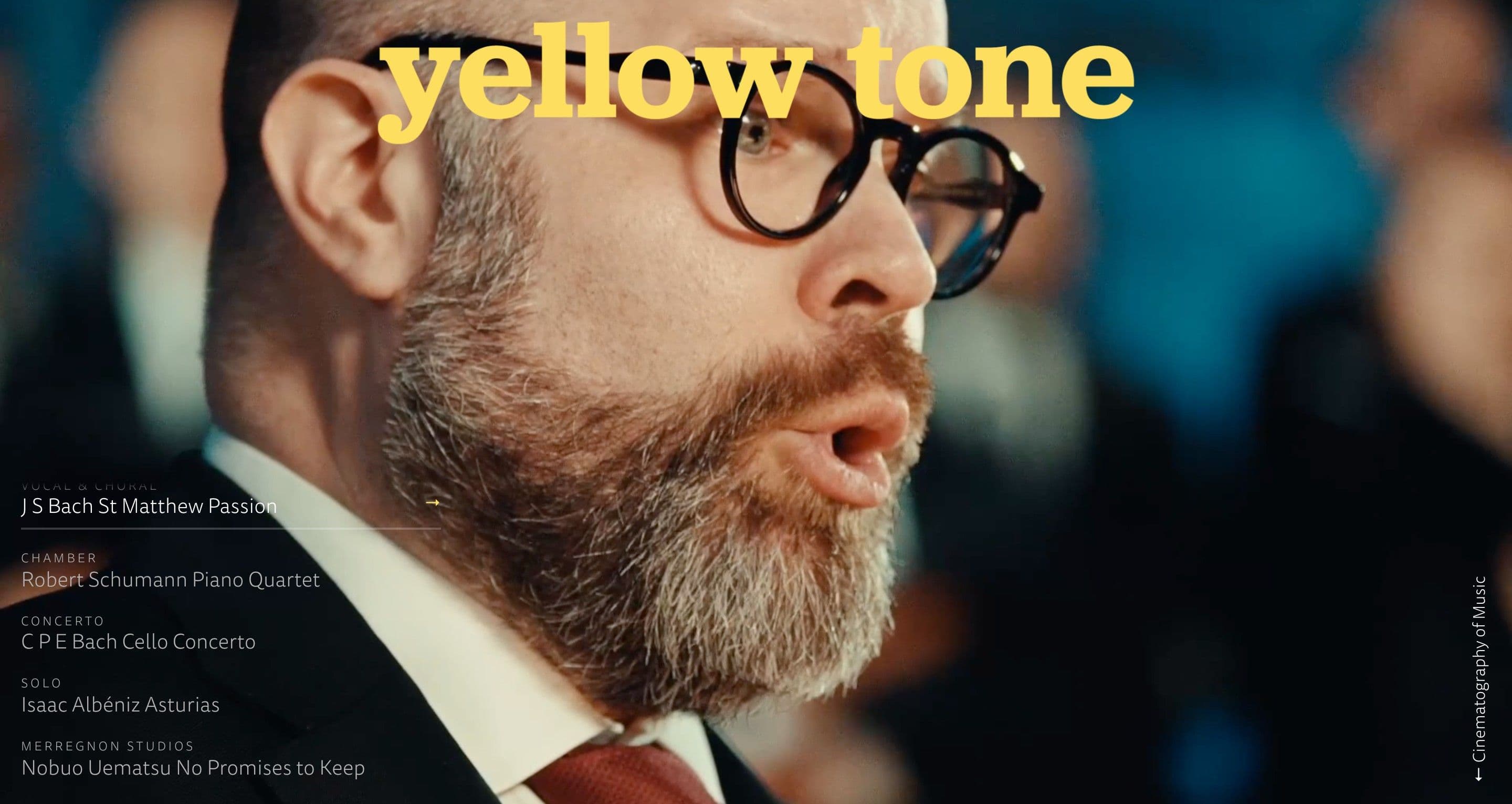 The home page on yellowtone.se, with a bearded singer in glasses mid-phrase behind the concert list