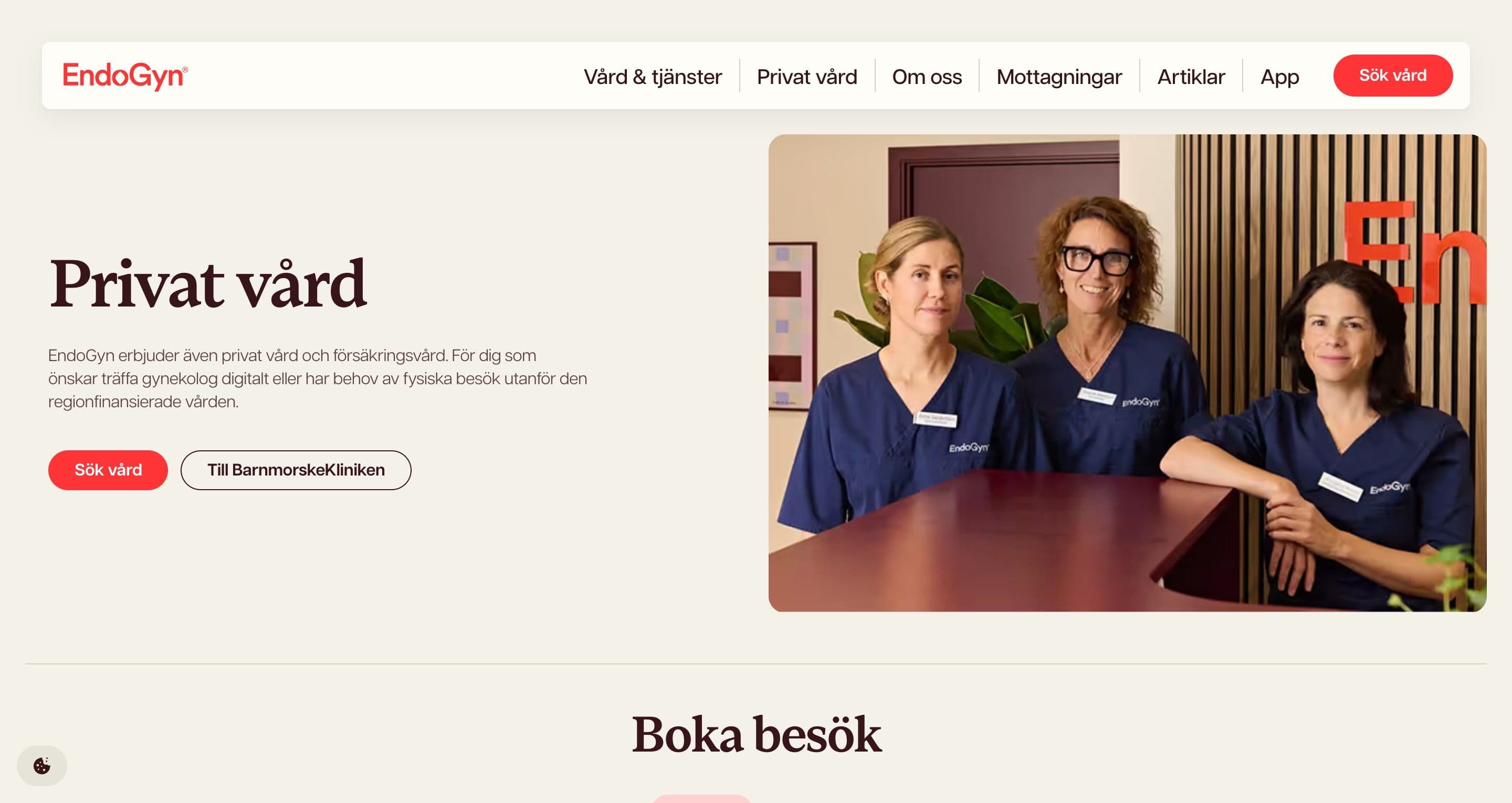 The private care page on endogyn.se, three doctors in navy scrubs leaning on a burgundy table beside the headline